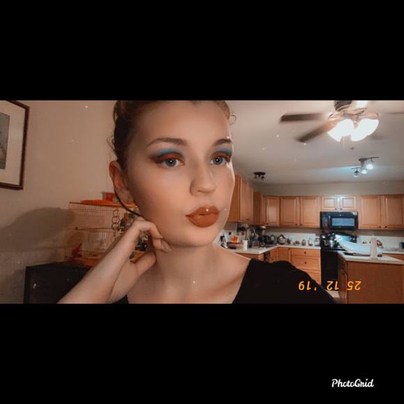 Meet your Posher, Kay - Picture 1 of 1